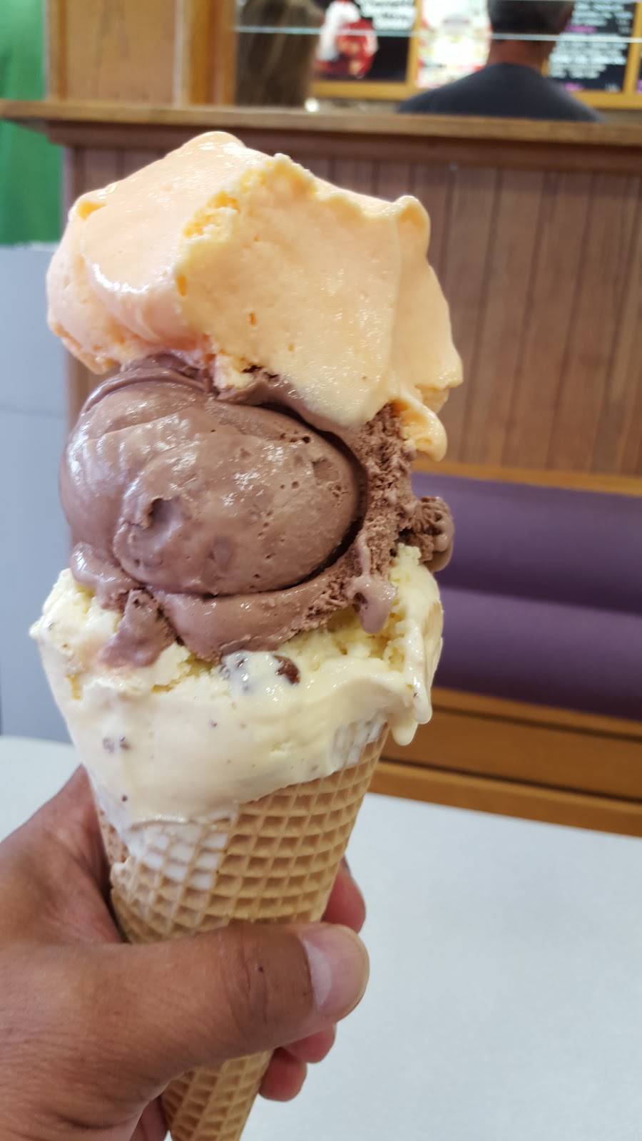 Braums Ice Cream & Burger Restaurant | restaurant | 615 S Kerr Blvd, Sallisaw, OK 74955, USA | 9187759965 OR +1 918-775-9965