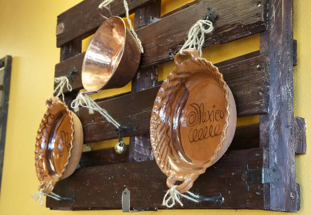 Las Cazuelas | restaurant | 9711 S Eastern Ave H8, Las Vegas, NV 89183, USA | 7028370204 OR +1 702-837-0204