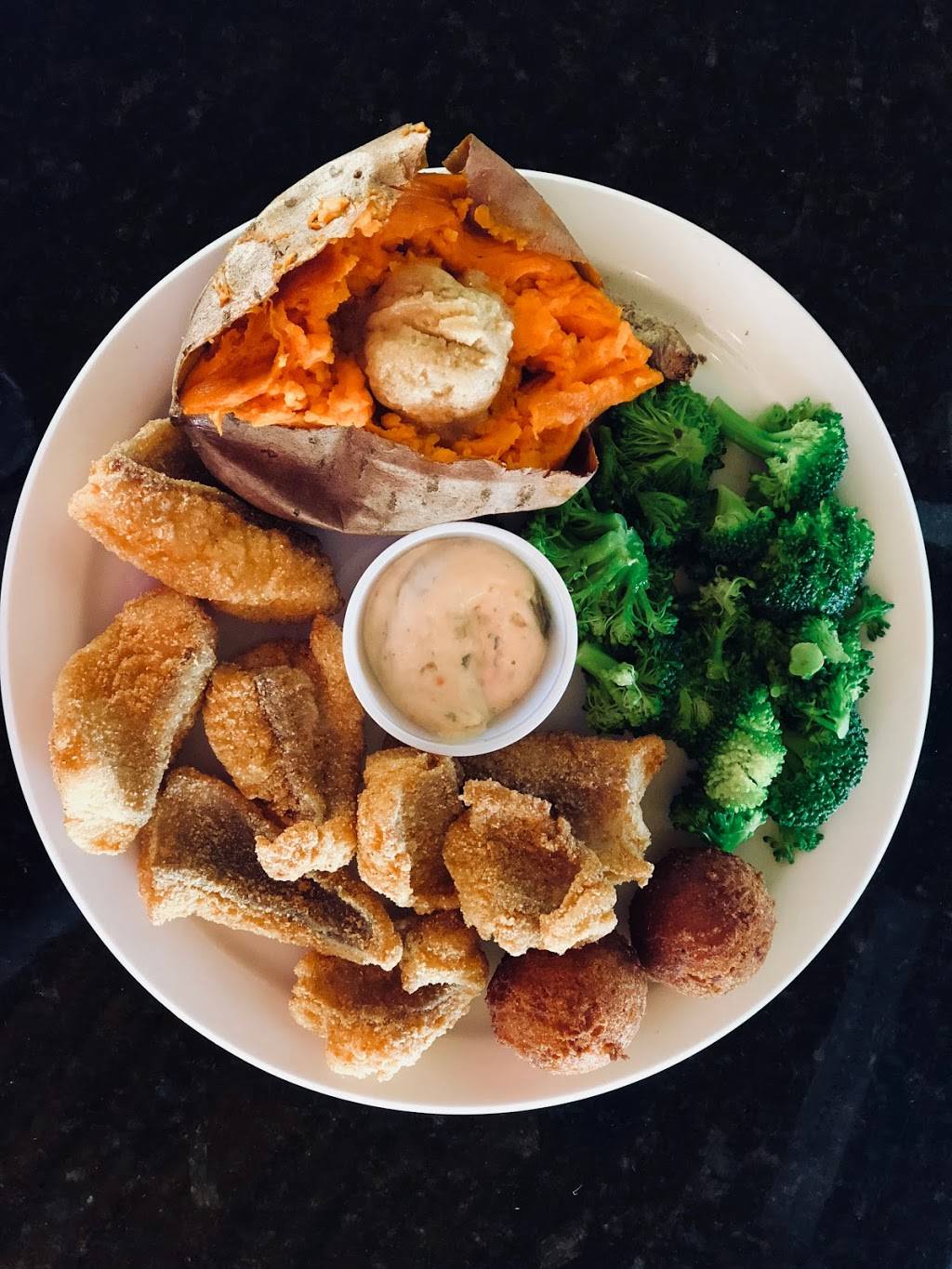 Riverview Restaurant & Marina | restaurant | 110 Old River Rd, Ashland City, TN 37015, USA | 6157927358 OR +1 615-792-7358