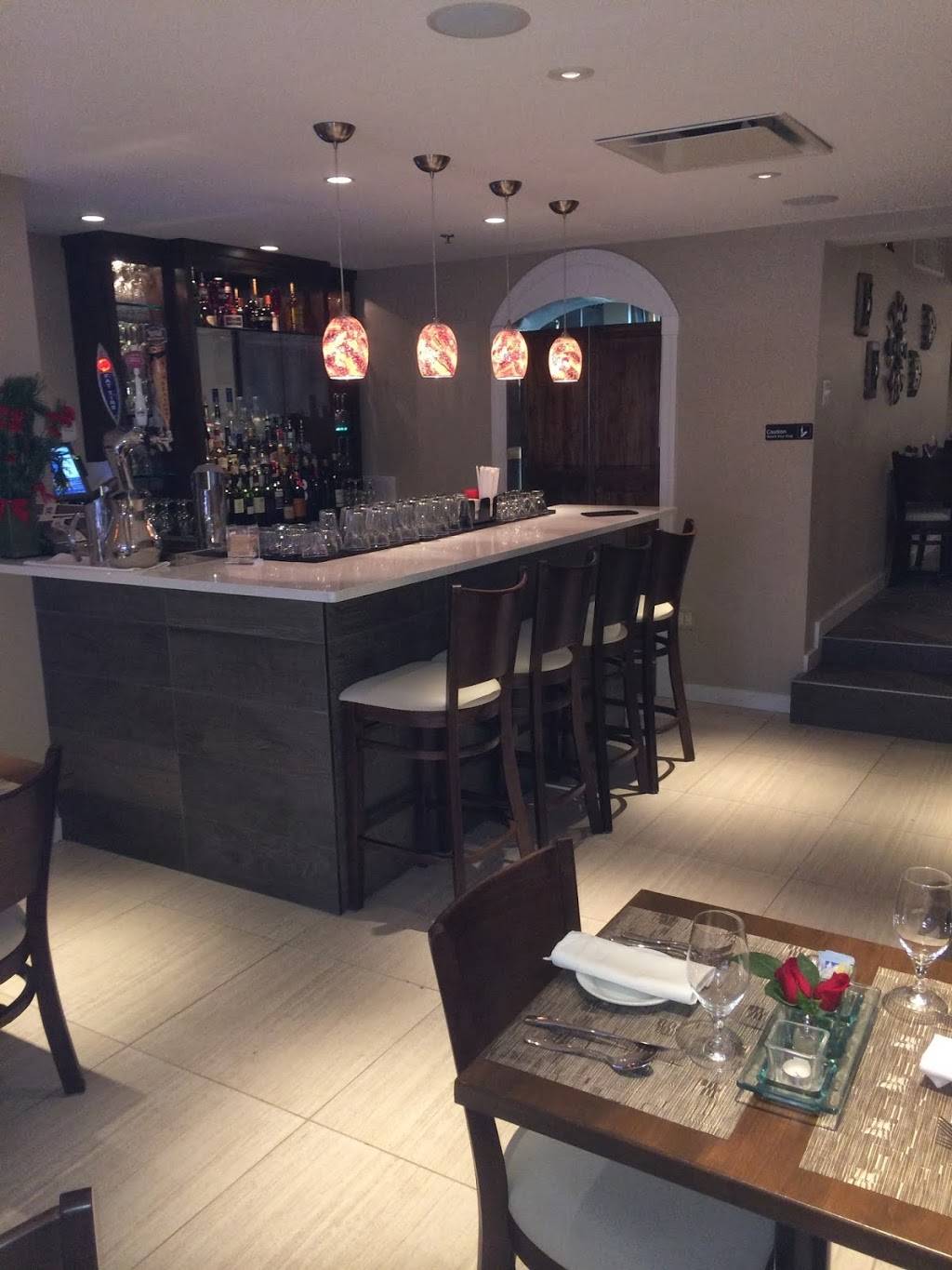 Vasos Mediterranean Bistro | restaurant | 1118 King St, Alexandria, VA 22314, USA | 7035662720 OR +1 703-566-2720