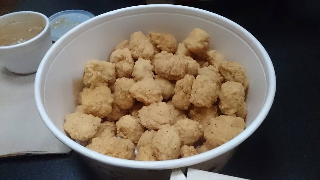 KFC | meal delivery | 15 Westney Rd N, Ajax, ON L1T 1P5, Canada | 9054283324 OR +1 905-428-3324
