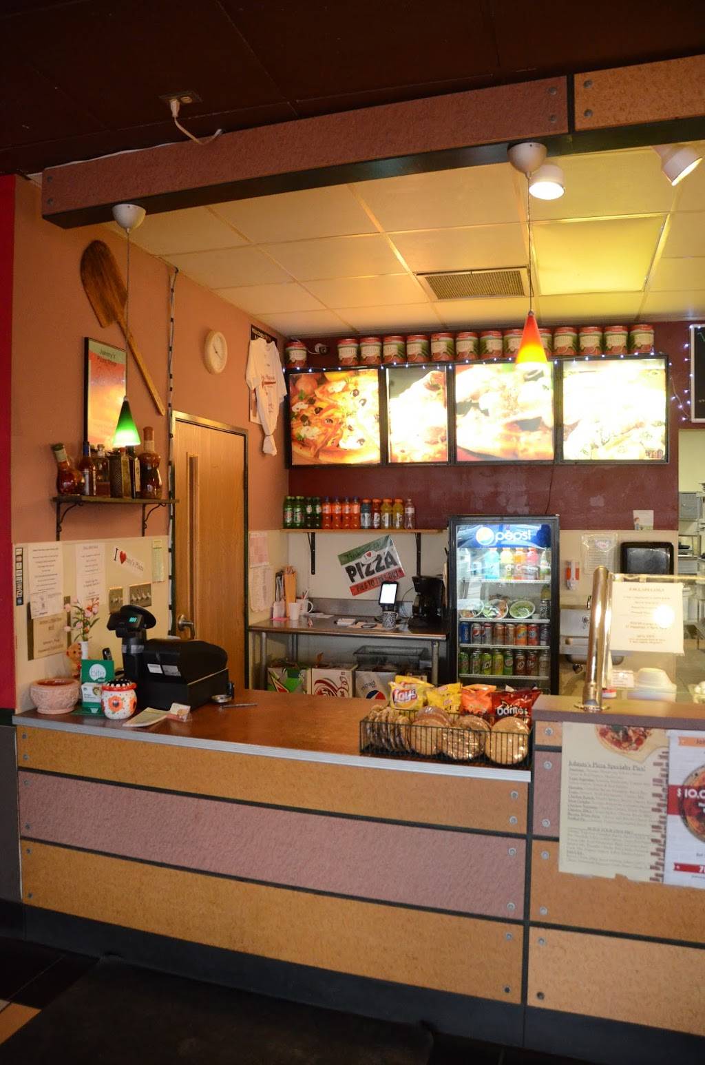 Johnnys Pizza Shop | restaurant | 2520 Golf Rd, Eau Claire, WI 54701, USA | 7155522725 OR +1 715-552-2725