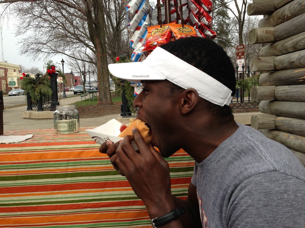 Aussem Dogs | meal takeaway | 624 Court St, Ottawa, IL 61350, USA | 8153434940 OR +1 815-343-4940