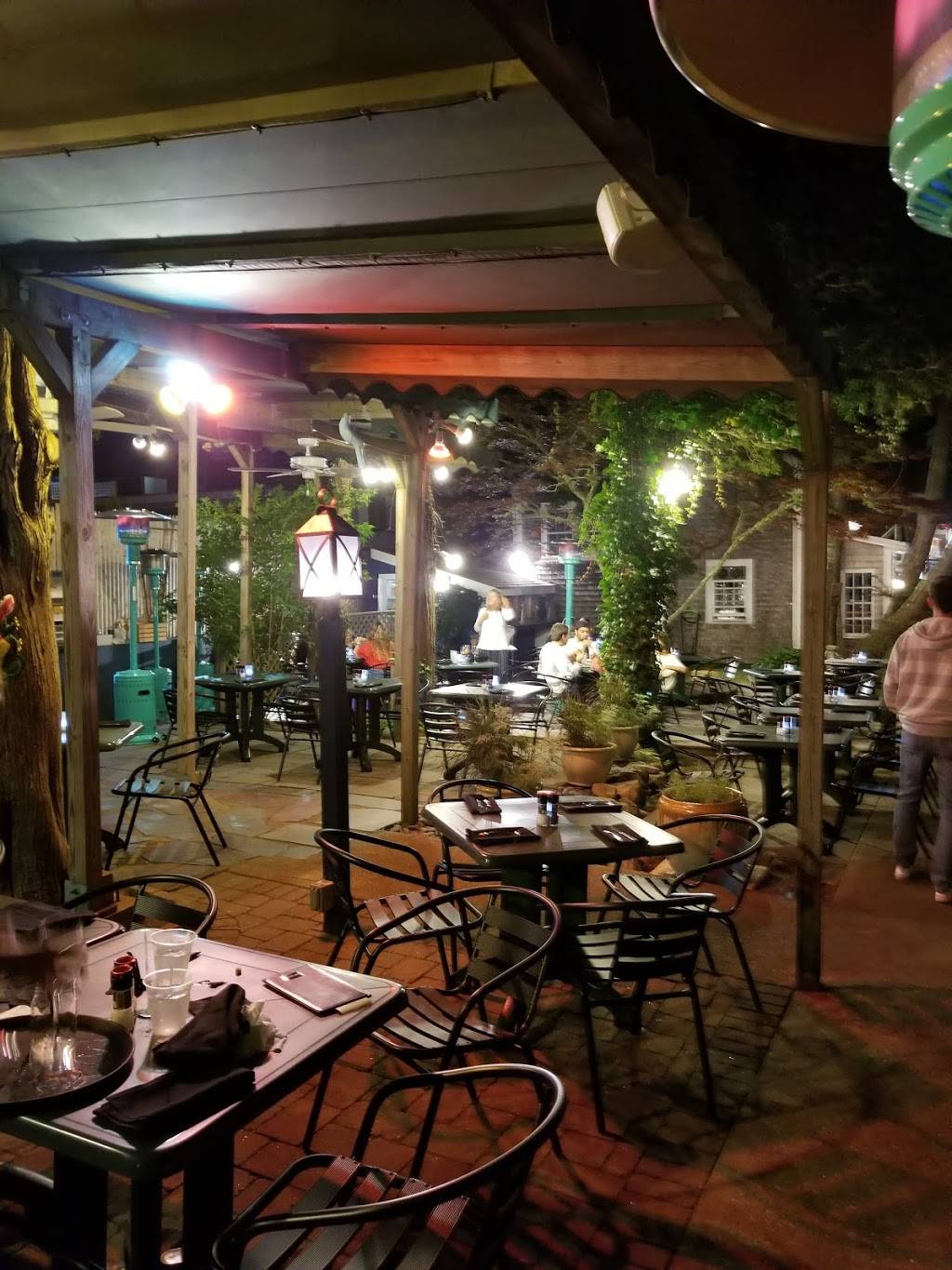 The Blue Coral | restaurant | 483 Main St, Chatham, MA 02633, USA | 5083480485 OR +1 508-348-0485