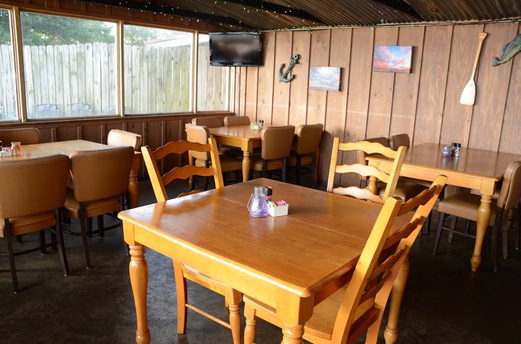 The Docks | restaurant | 1165 Ed Hembree Dr, Scottsboro, AL 35769, USA | 2565743071 OR +1 256-574-3071