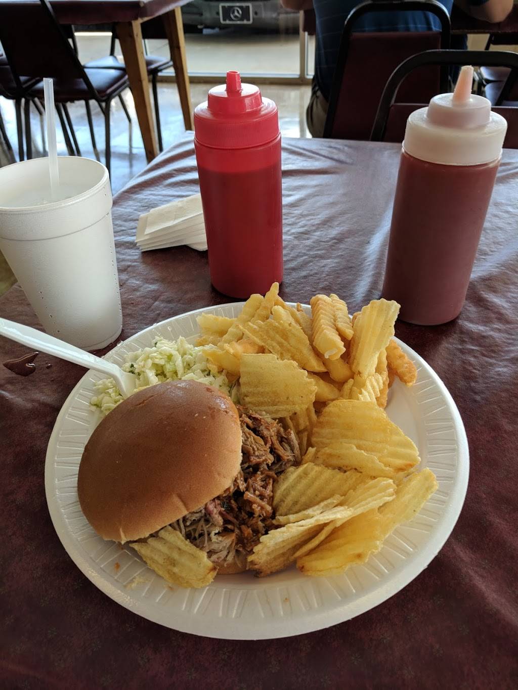 Charlies Bar-B-Que | restaurant | 8590 Pelham Rd, Greenville, SC 29615, USA | 8642977876 OR +1 864-297-7876