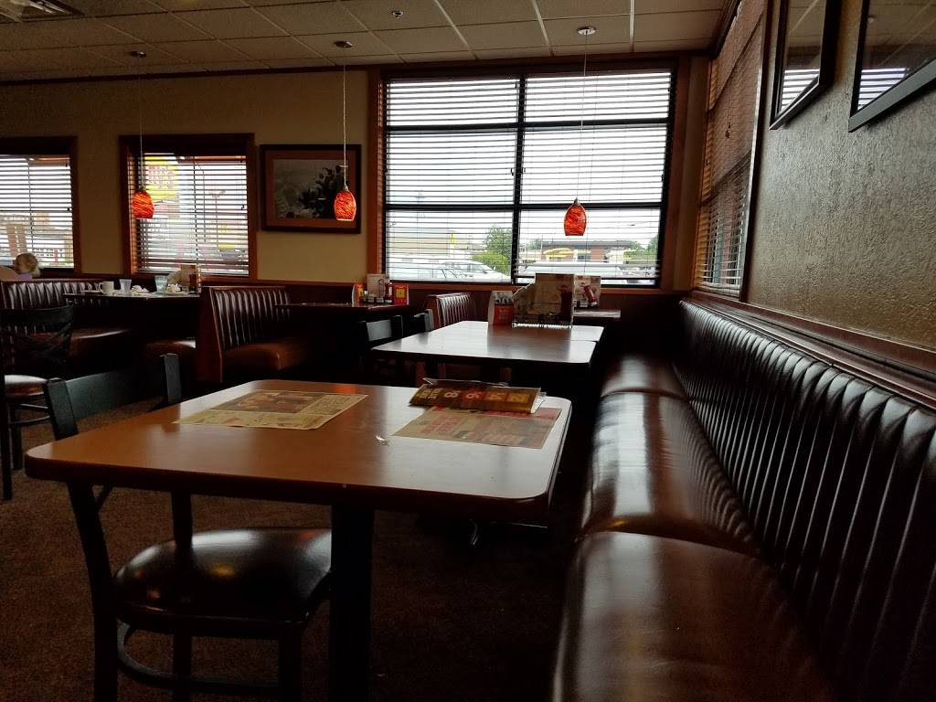 Dennys | restaurant | 233 S 3rd St, Terre Haute, IN 47807, USA | 8122340699 OR +1 812-234-0699