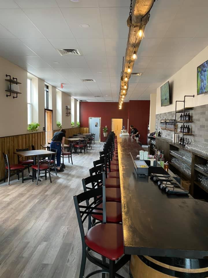 Mountain View Wine Bar and Tap Room | restaurant | 95 Crystal St, East Stroudsburg, PA 18301, USA | 5705171416 OR +1 570-517-1416