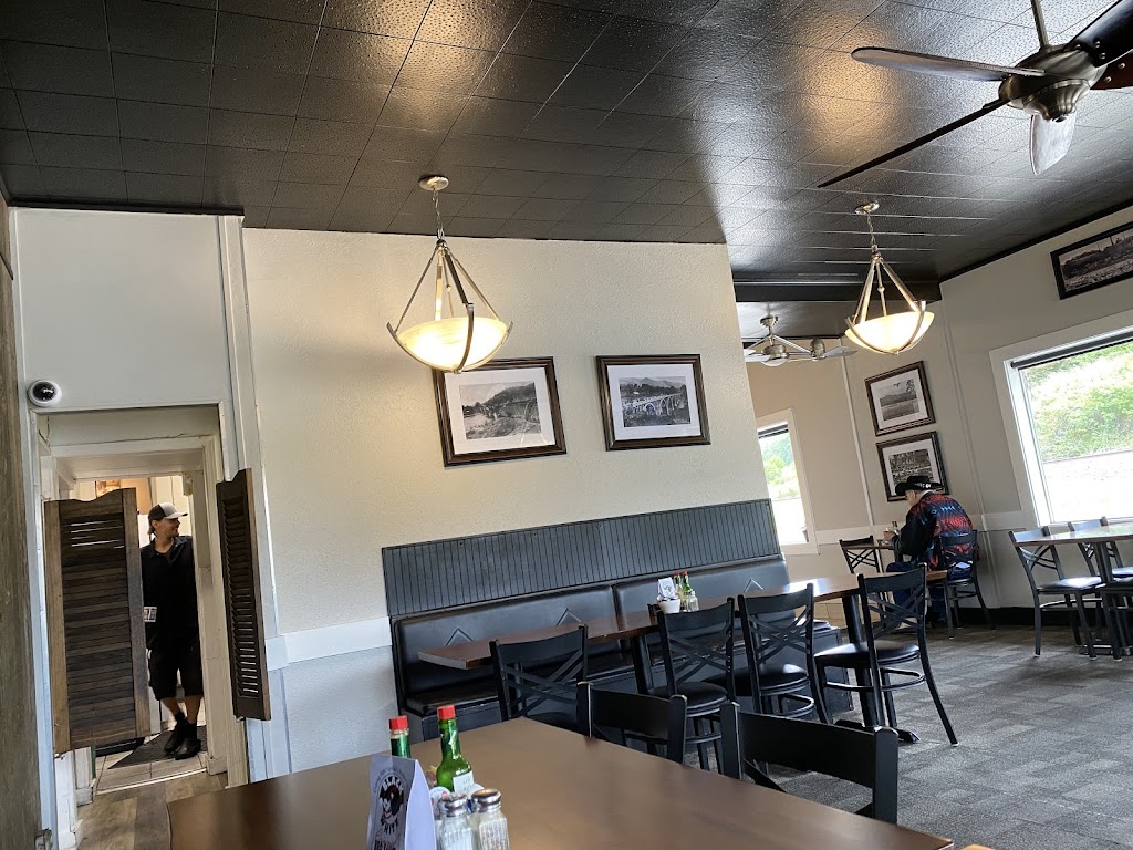 Del Rey Cafe and the Loft | night club | 5669 NE Stephens St, Winchester, OR 97495, USA | 5416721522 OR +1 541-672-1522