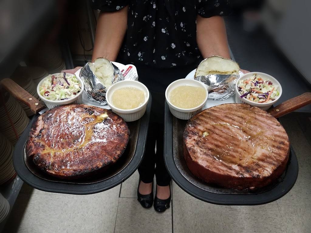 Haases Supper Club | restaurant | 9497 County Hwy D, Winneconne, WI 54986, USA | 9206852721 OR +1 920-685-2721