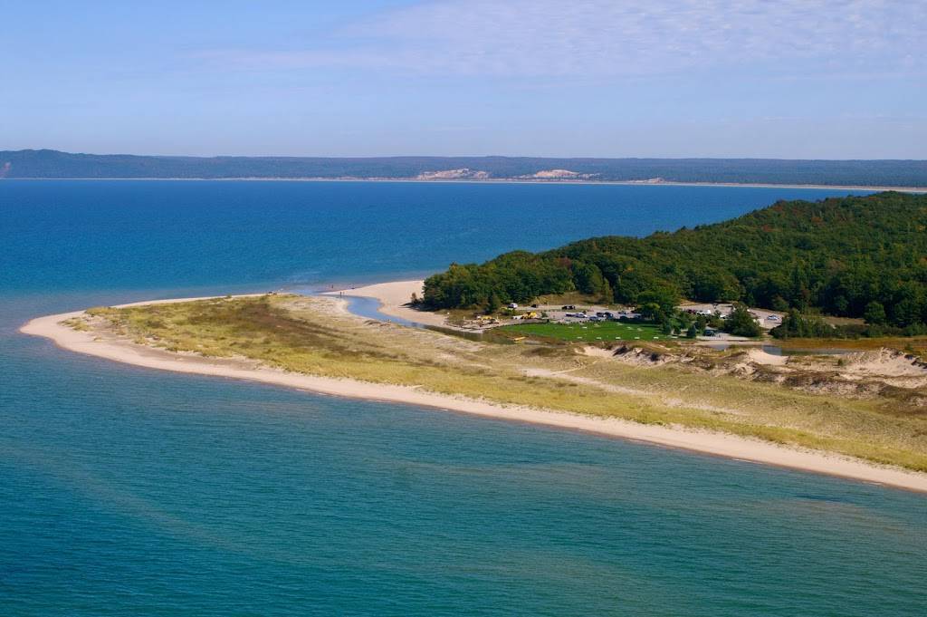 Riverside Canoe Trips | restaurant | 5042 N Scenic Hwy, Honor, MI 49640, USA | 2313255622 OR +1 231-325-5622