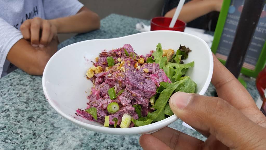 Barangas On The Beach | restaurant | 380 Van Wagners Beach Rd, Hamilton, ON L8E 3L8, Canada | 9055447122 OR +1 905-544-7122