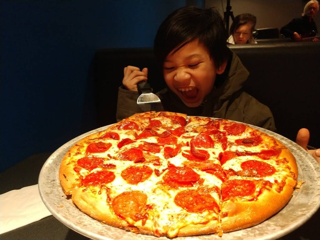 Gilanellas | restaurant | 2024 2nd Ave, Port Byron, IL 61275, USA | 3095395275 OR +1 309-539-5275