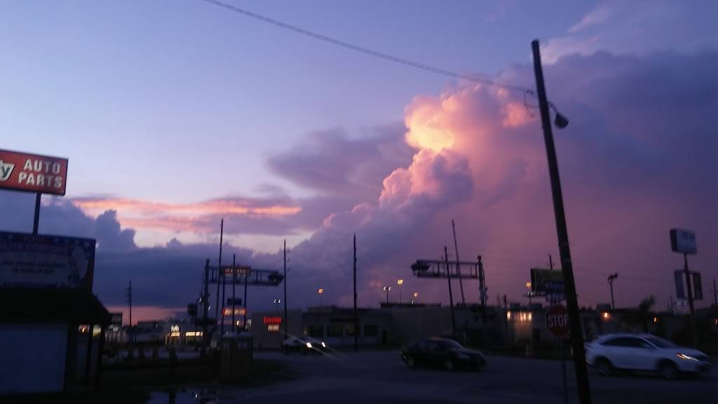 Hartz Chicken Buffet | restaurant | 210 1st St E, Humble, TX 77338, USA | 2814460320 OR +1 281-446-0320