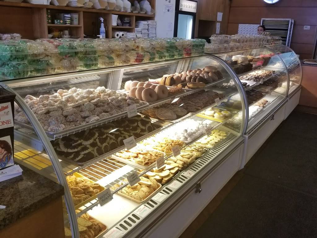 Guarinos Restaurant | restaurant | 12309 Mayfield Rd, Cleveland, OH 44106, USA | 2162313100 OR +1 216-231-3100