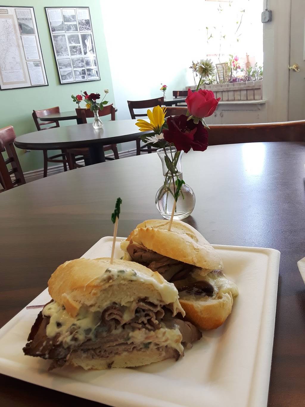 West Main Market | meal takeaway | 123 W Main St, Luray, VA 22835, USA | 5407431125 OR +1 540-743-1125