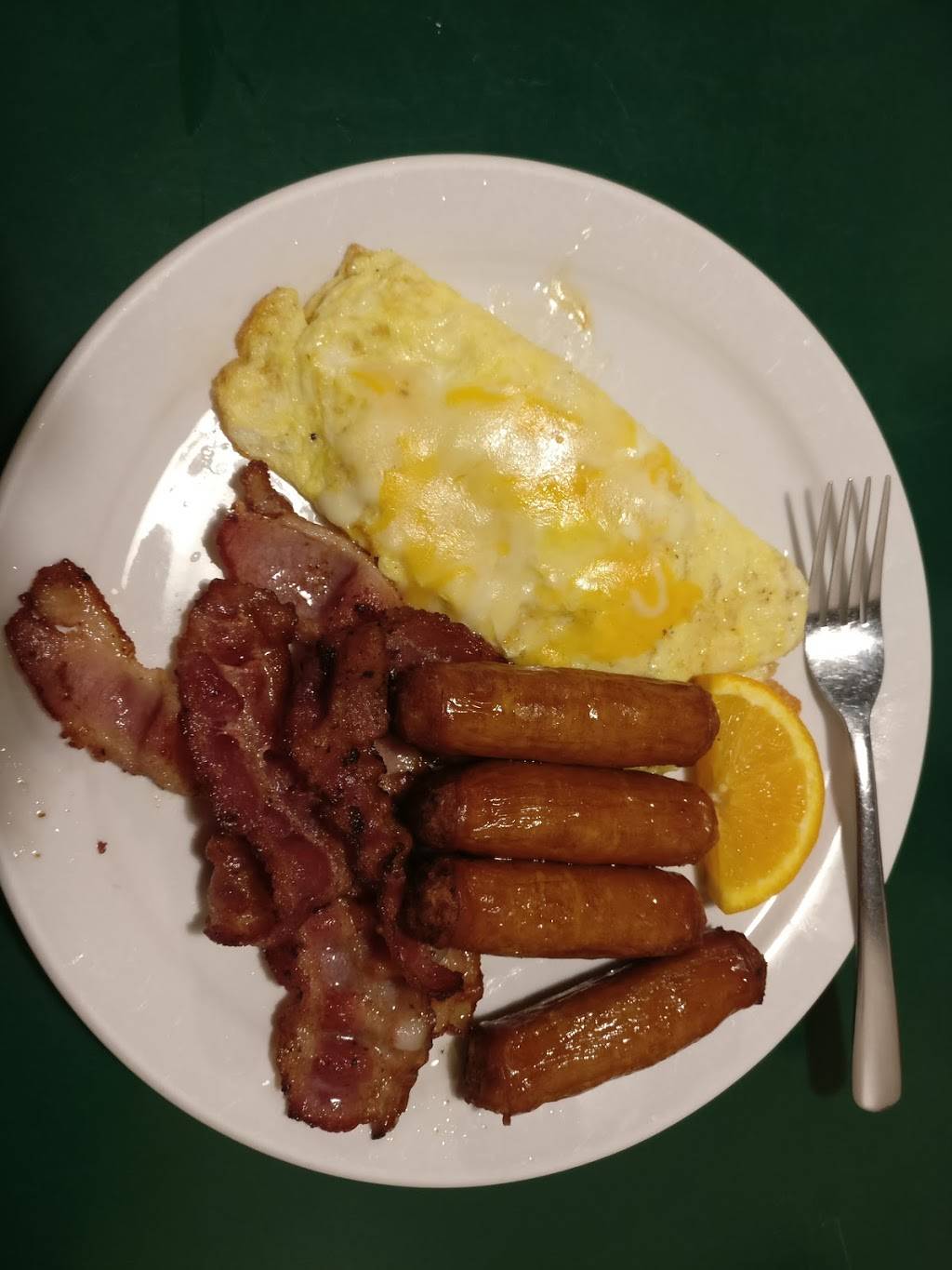 Cravings Family Restaurant | restaurant | 208 7th Ave, Hanover, ON N4N 2H1, Canada | 5193647141 OR +1 519-364-7141