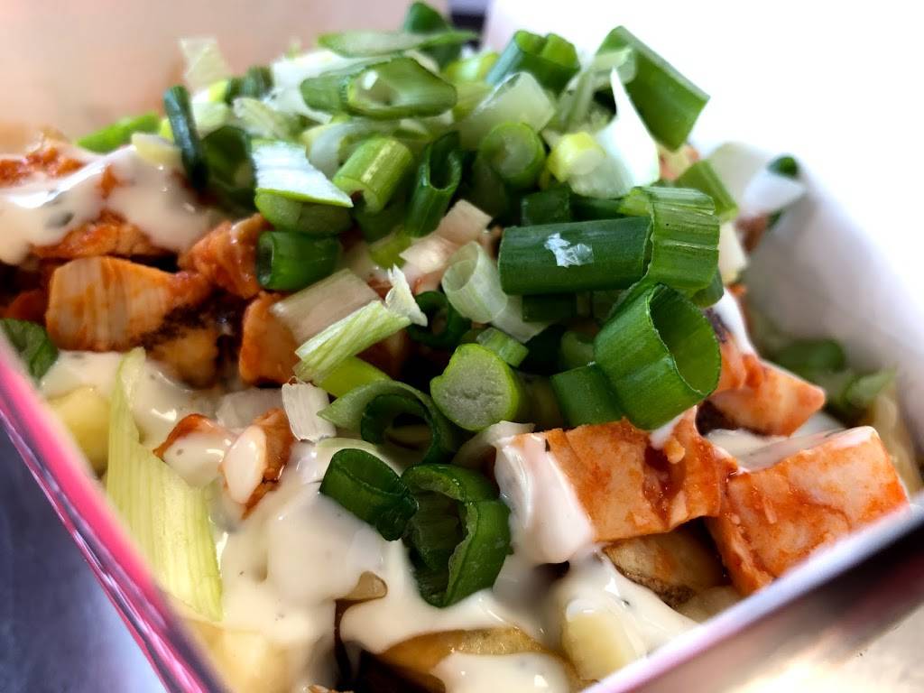 Smokes Poutinerie | restaurant | 85 Resolution Dr, Brampton, ON L6W 0A6, Canada | 9054502922 OR +1 905-450-2922