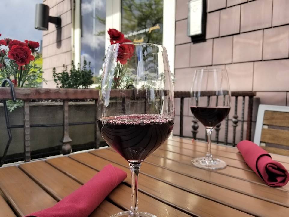 Sip At The Wine Bar & Restaurant | restaurant | 1084 NE Park Dr, Issaquah, WA 98029, USA | 4253691181 OR +1 425-369-1181