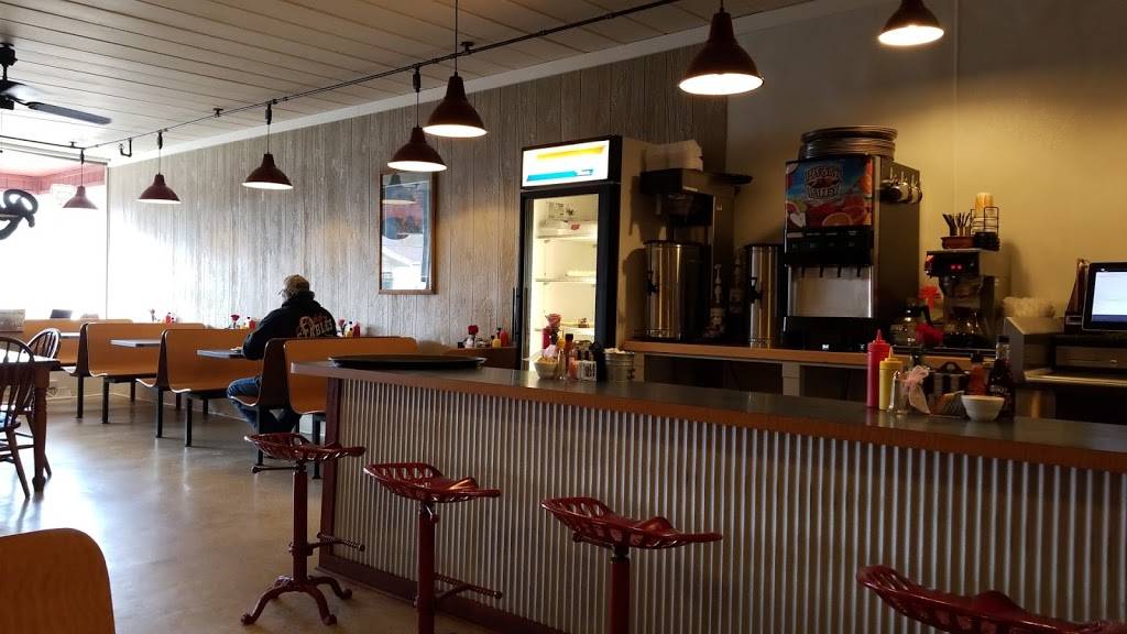 Robertas Diner | restaurant | 124 Main St, Warsaw, OH 43844, USA | 7408245000 OR +1 740-824-5000