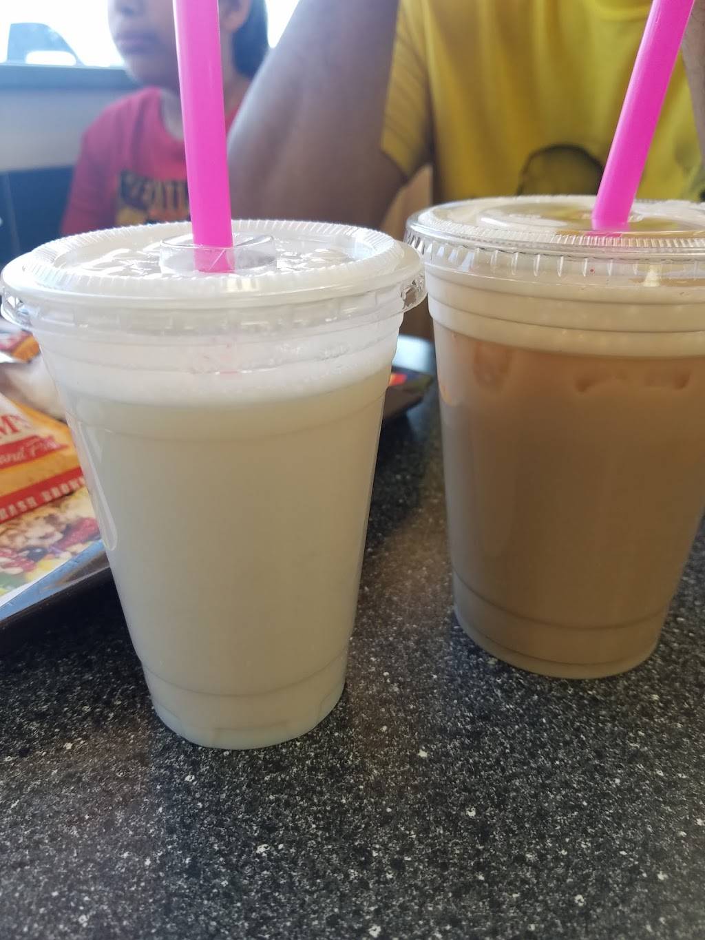 Braums Ice Cream & Burger Restaurant | restaurant | 333 N Mustang Rd, Mustang, OK 73064, USA | 4053765141 OR +1 405-376-5141