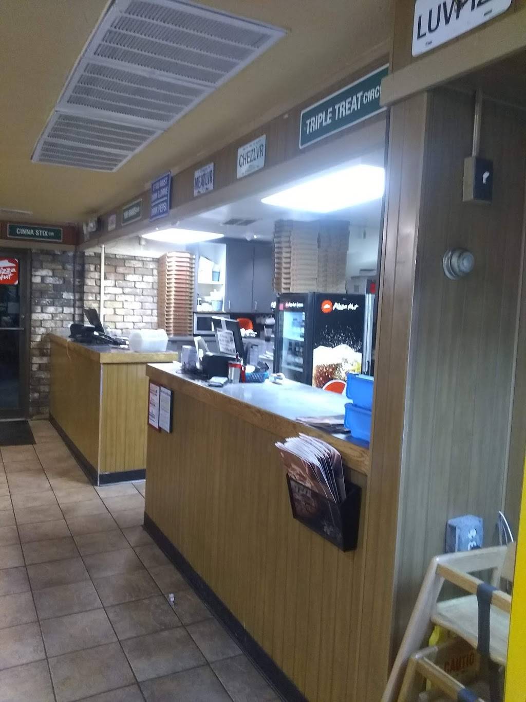 Pizza Hut | meal delivery | 1002 Jeffreys Dr, Osceola, IA 50213, USA | 6413426009 OR +1 641-342-6009