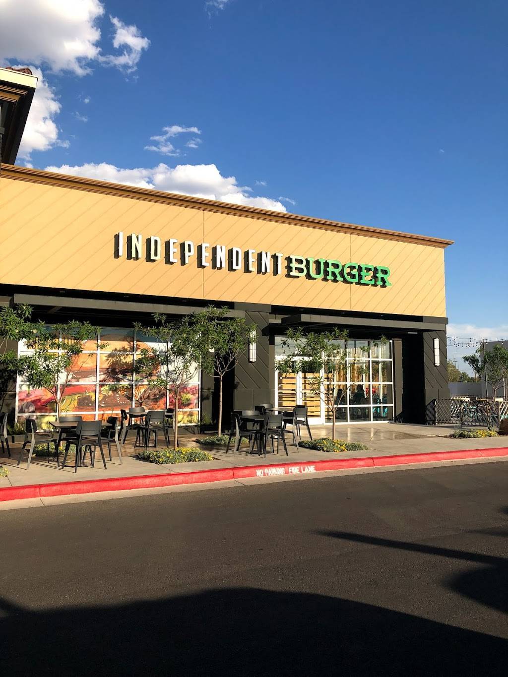 Independent Burger & Bar East | restaurant | 2260 N Zaragoza Rd #27, El Paso, TX 79938, USA | 9152342887 OR +1 915-234-2887