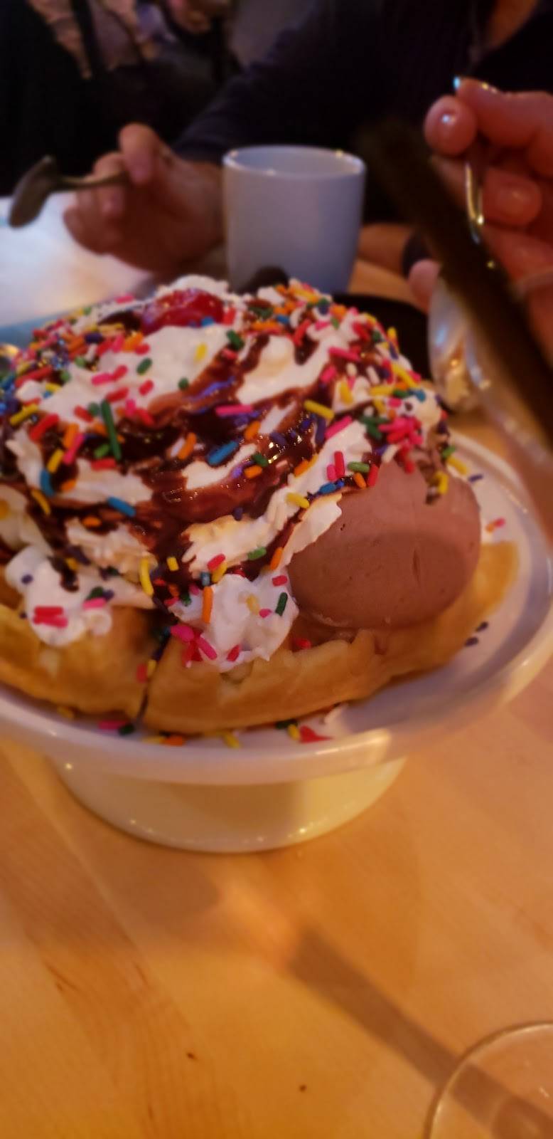 Richmond Republic | restaurant | 4459 Amboy Rd, Staten Island, NY 10312, USA | 7183567425 OR +1 718-356-7425