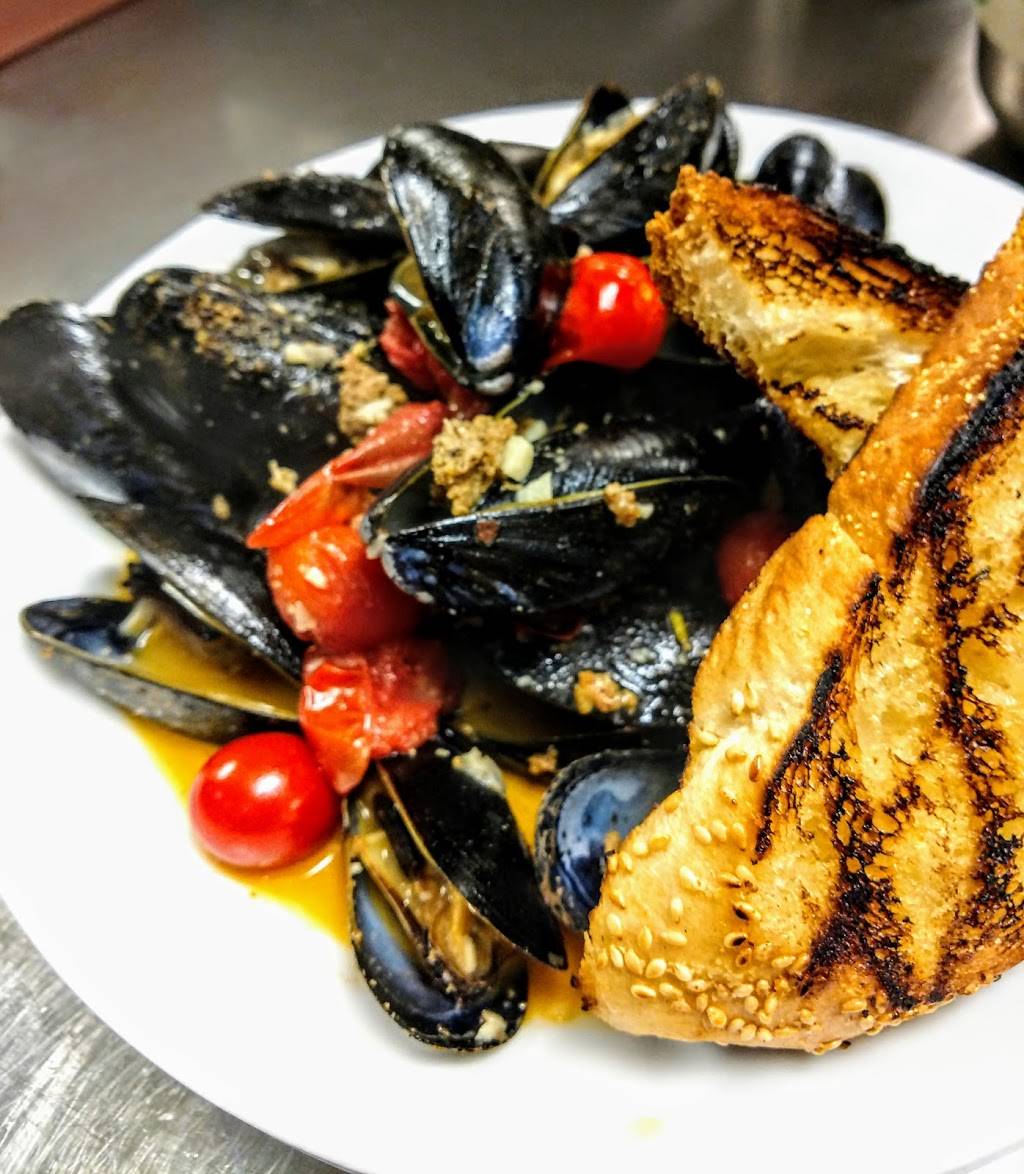 35 Brix | restaurant | Heritage Crossing Plaza, 3875 Massillon Rd, Uniontown, OH 44685, USA | 3308999200 OR +1 330-899-9200