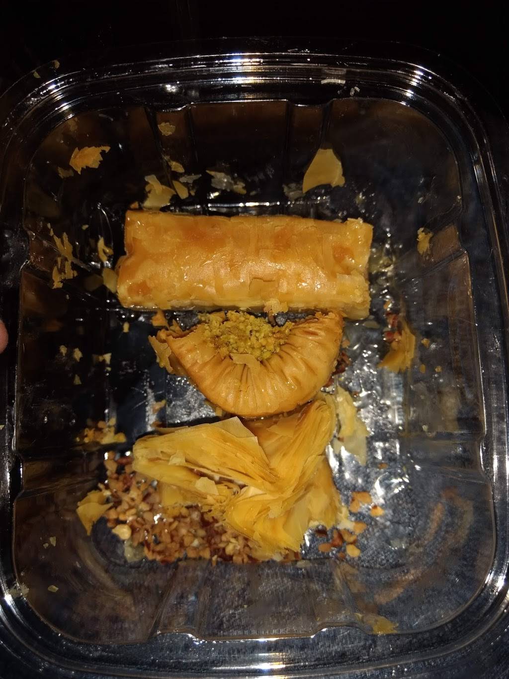 Tarboush Mediterranean Grill | restaurant | 1608 W North Ave, Chicago, IL 60622, USA | 7737703599 OR +1 773-770-3599