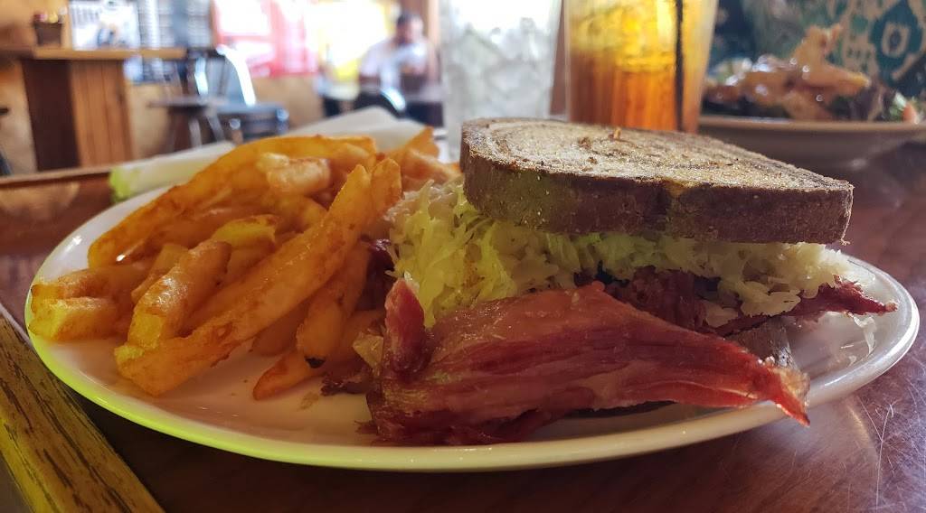 Fibs North | restaurant | 906 W Exchange St, Brodhead, WI 53520, USA | 6088979700 OR +1 608-897-9700