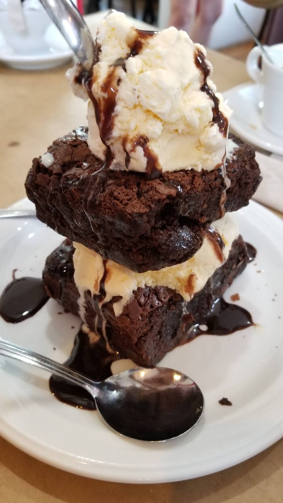 Crabby Dicks | restaurant | 30 Clinton St, Delaware City, DE 19706, USA | 3028325100 OR +1 302-832-5100