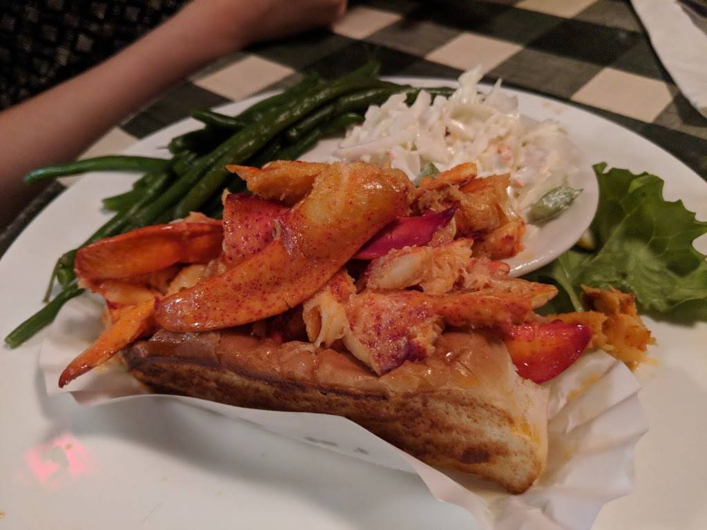 Seven Seas Restaurant | restaurant | 16 New Haven Ave, Milford, CT 06460, USA | 2038777327 OR +1 203-877-7327