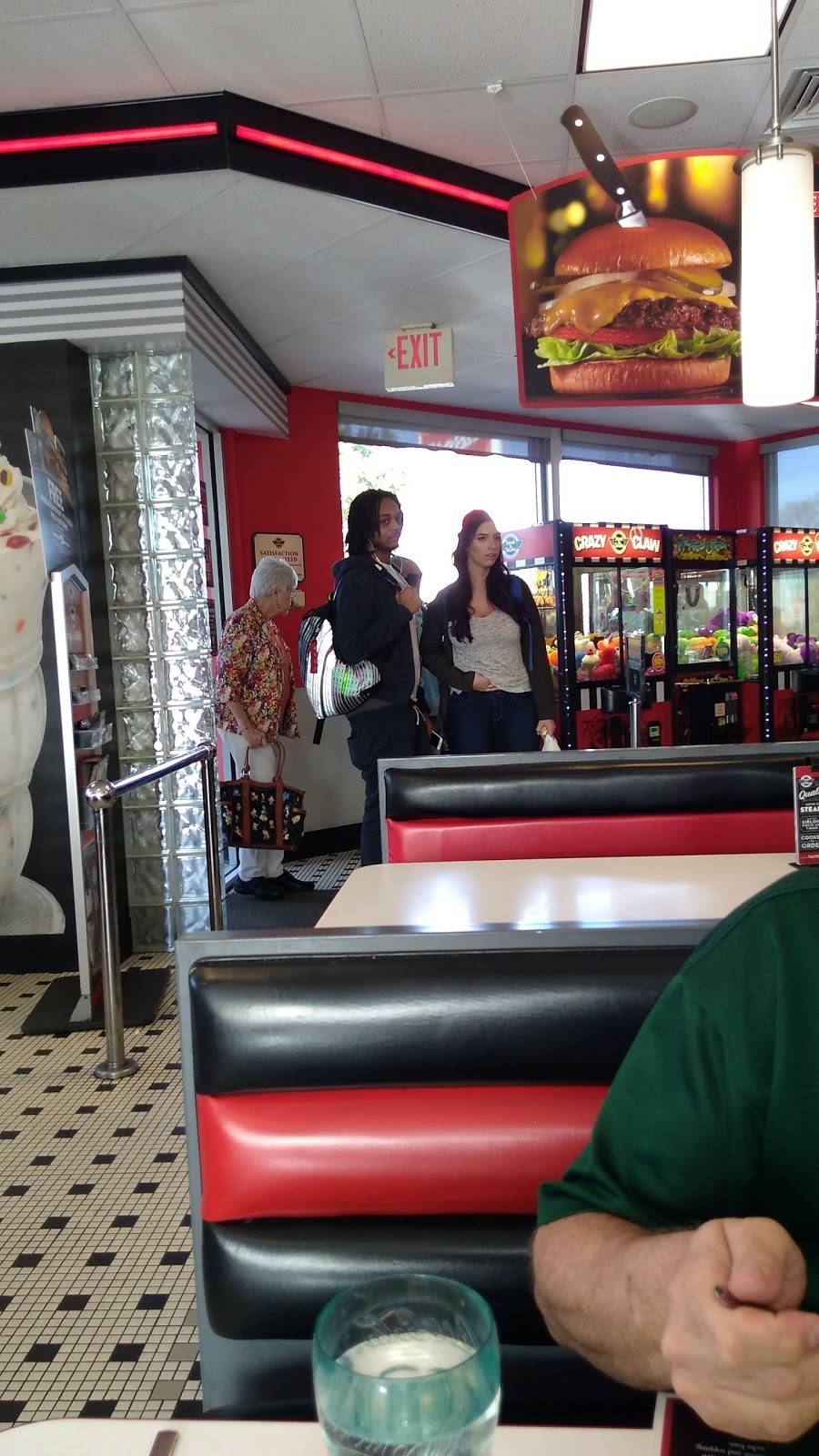 Steak n Shake | restaurant | 540 E Edgewood Blvd, Lansing, MI 48911, USA | 5172723038 OR +1 517-272-3038