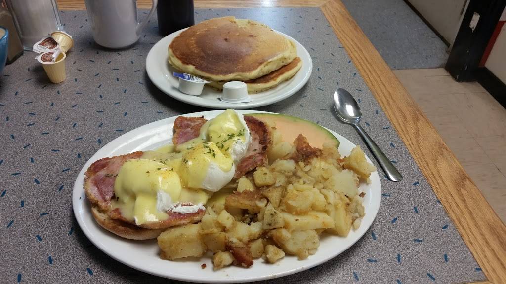 Donnellys | restaurant | 17915 Leslie St, Newmarket, ON L3Y 3E3, Canada | 9052355544 OR +1 905-235-5544