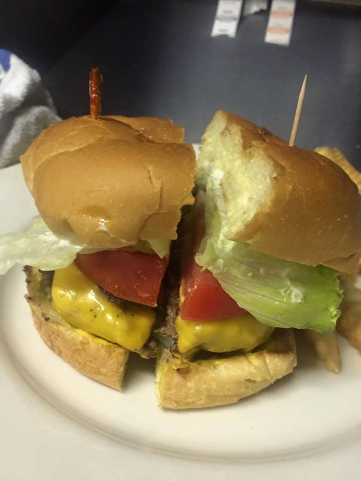 Mayos Bar and Grill | restaurant | 3820 Brainerd Rd, Chattanooga, TN 37411, USA | 4236240034 OR +1 423-624-0034