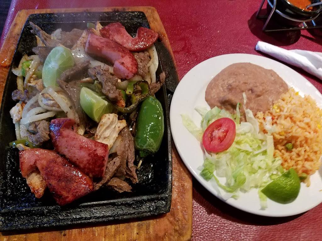 El Globo Restaurant | restaurant | 212 S Llewellyn Ave, Dallas, TX 75208, USA | 2149427963 OR +1 214-942-7963