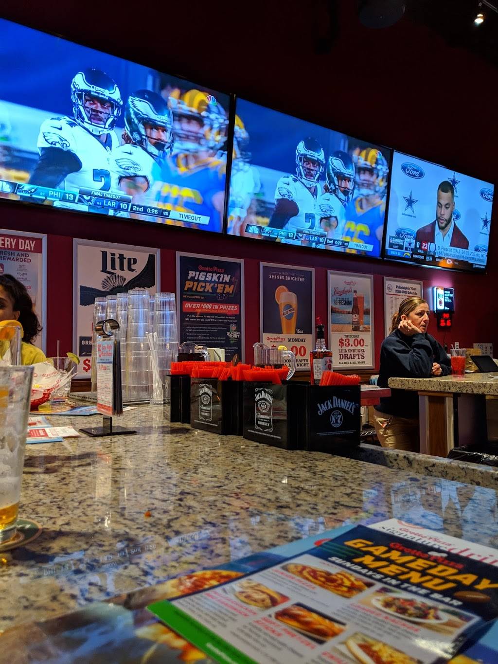 Grotto Pizza | restaurant | 110 East St, Camden, DE 19934, USA | 3029225655 OR +1 302-922-5655