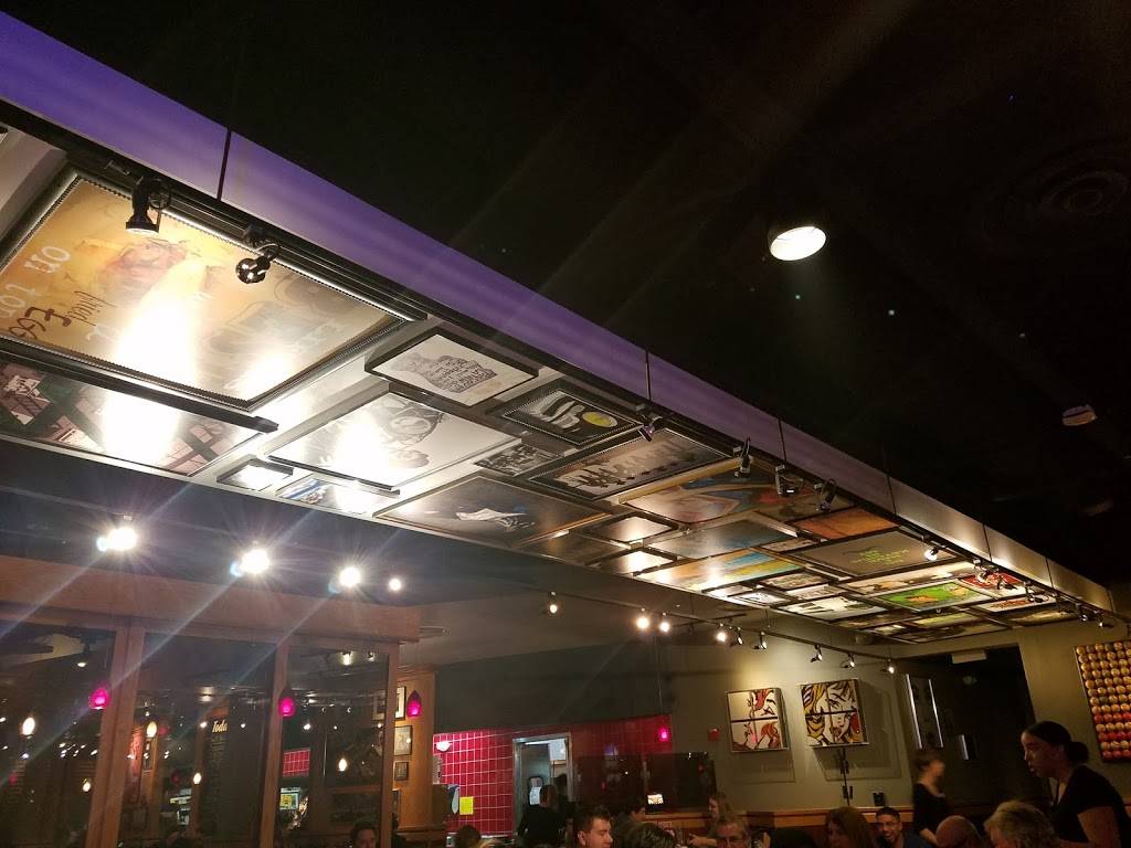 Red Robin Gourmet Burgers and Brews | restaurant | 1636 S Stapley Dr, Mesa, AZ 85204, USA | 4808927626 OR +1 480-892-7626