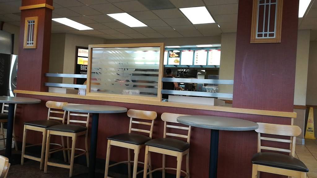 Wendys | restaurant | 2323 Oak St, Port Huron, MI 48060, USA | 8109855255 OR +1 810-985-5255