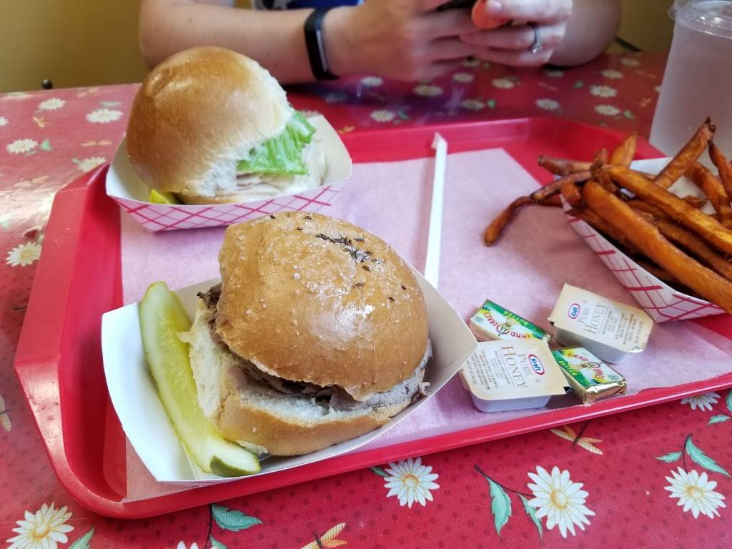 Charlie the Butchers Kitchen | restaurant | 1065 Wehrle Dr, Williamsville, NY 14221, USA | 7166338330 OR +1 716-633-8330