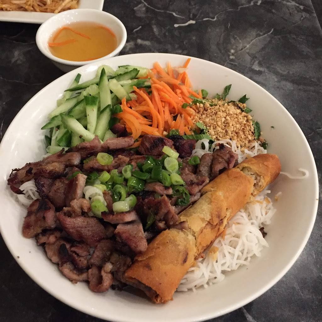 Pho Moonlight | restaurant | 442 Hazeldean Rd, Kanata, ON K2L 1V2, Canada | 6138366658 OR +1 613-836-6658