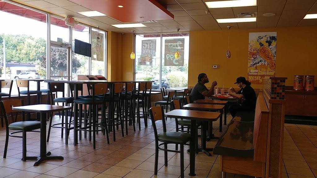 Popeyes Louisiana Kitchen | restaurant | 650 Wolcott St, Waterbury, CT 06705, USA | 2035963934 OR +1 203-596-3934