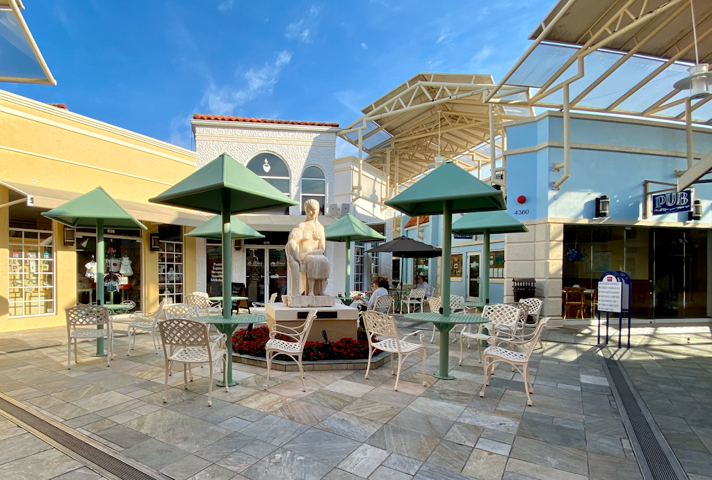 Le Petit French Cafe | bakery | 4350 Gulf Shore Blvd N #506, Naples, FL 34103, USA | 2392800438 OR +1 239-280-0438