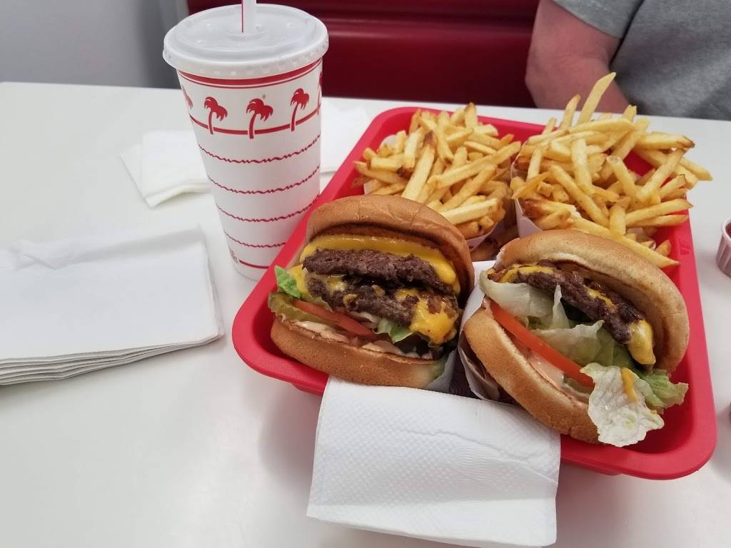 In-N-Out Burger | restaurant | 108 E Easton St, Rialto, CA 92376, USA | 8007861000 OR +1 800-786-1000