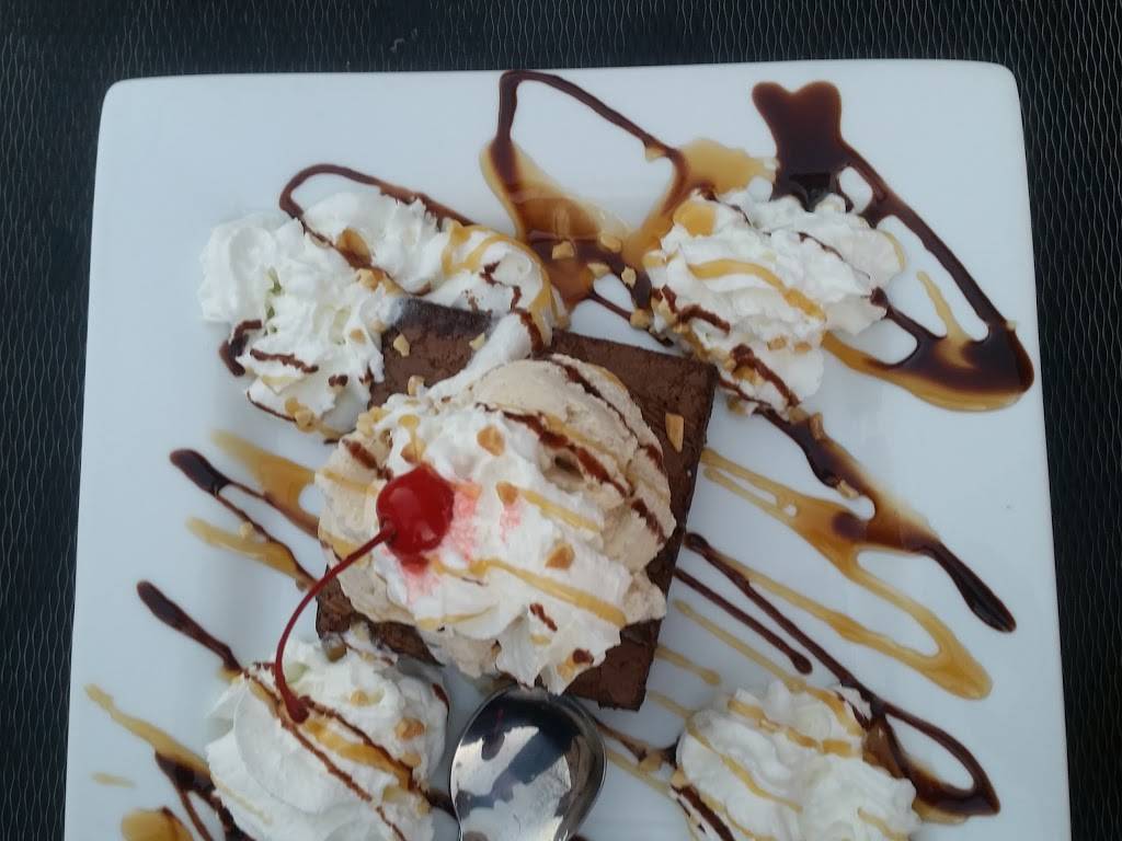 Vines On Clark | restaurant | 3554 N Clark St, Chicago, IL 60657, USA | 7733278572 OR +1 773-327-8572