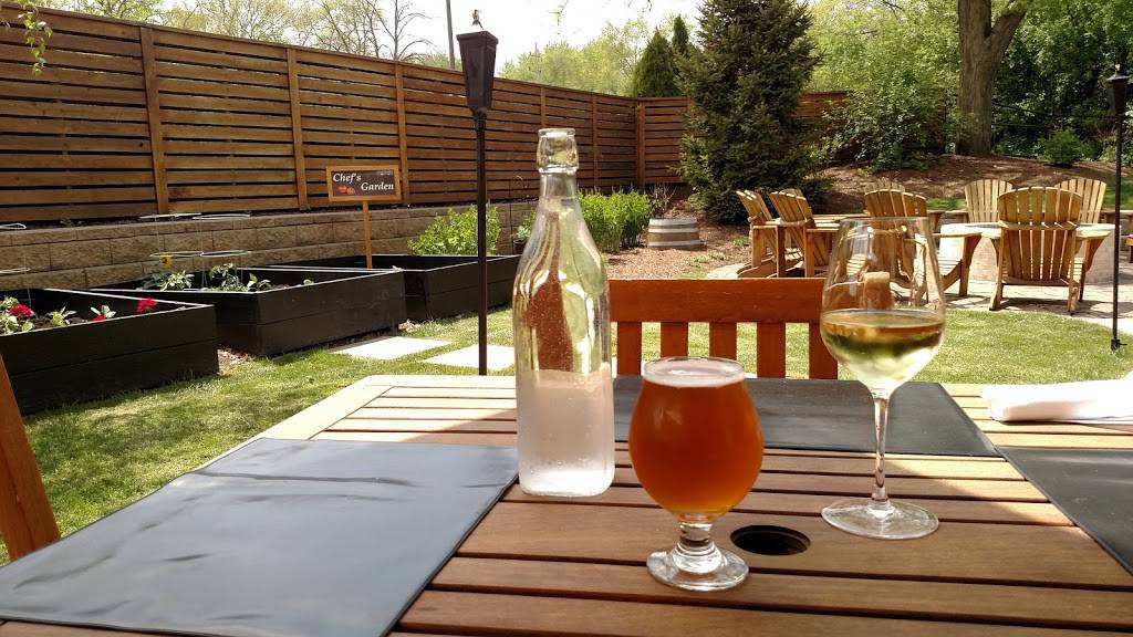 Pinstripes | restaurant | 7 Oakbrook Center, Oak Brook, IL 60523, USA | 6305758700 OR +1 630-575-8700