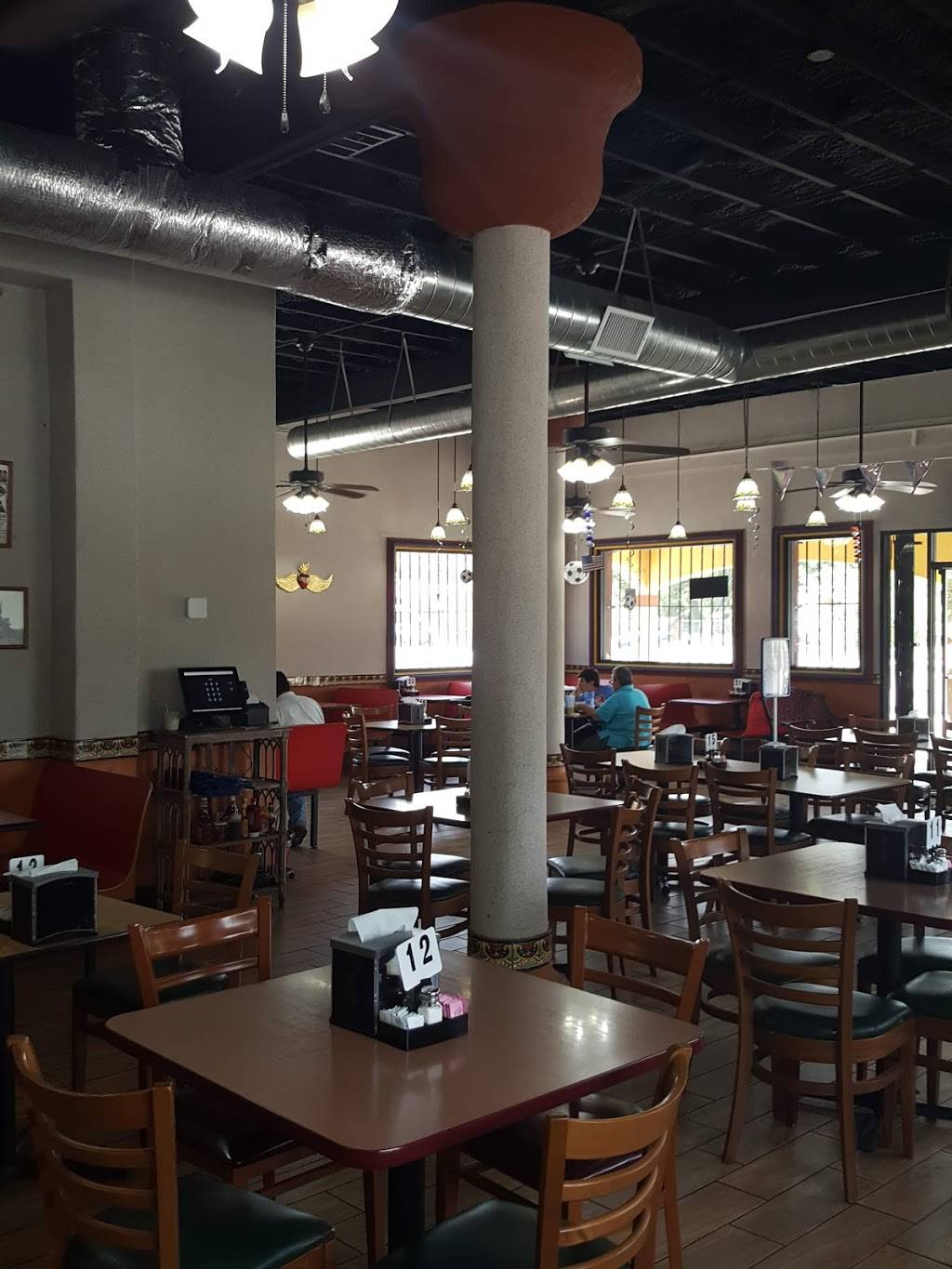 La Coronela Mexican Restaurant | restaurant | 201 N New Braunfels Ave, San Antonio, TX 78202, USA | 2105980537 OR +1 210-598-0537