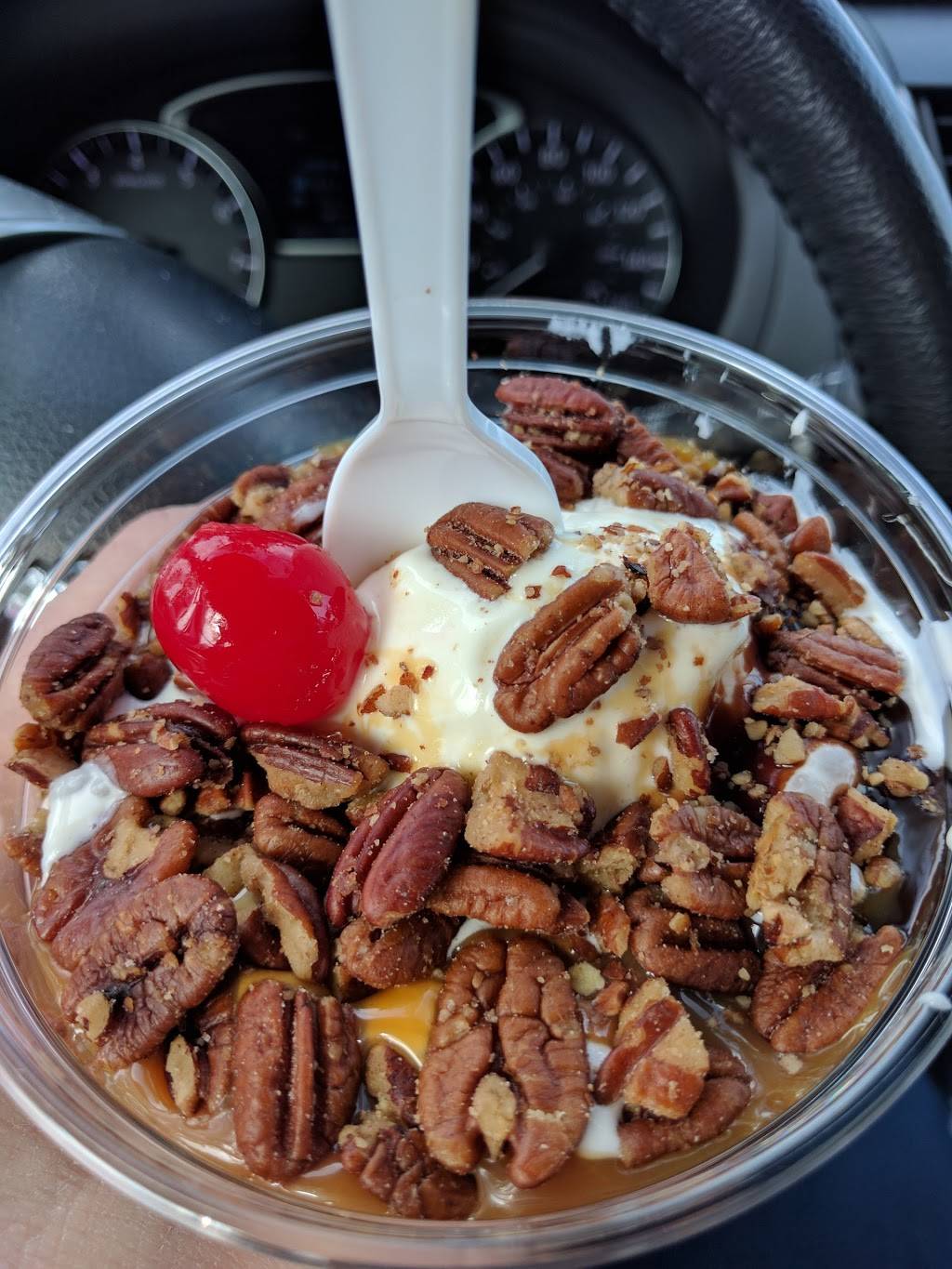 LeDucs Frozen Custard | restaurant | 240 W Summit Ave, Wales, WI 53183, USA | 2629682894 OR +1 262-968-2894