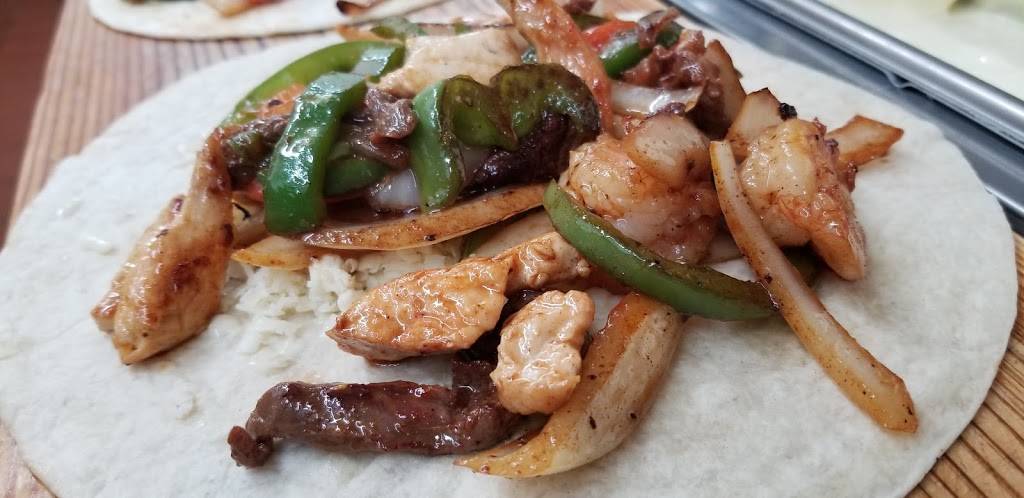 La Flama Mexican Restaurant | restaurant | 111 SE 2nd St, Snow Hill, NC 28580, USA | 2527474333 OR +1 252-747-4333